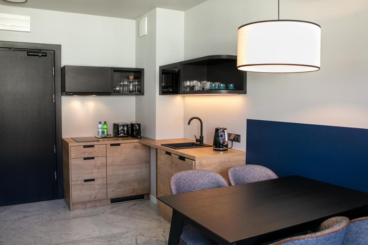 H11 Aparthotel Cracovia Exterior foto Kitchenette in a hotel room